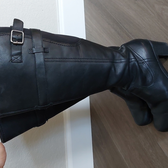 Tall black Clarks boots with flexible calf - Picture 3 of 10